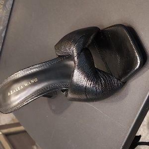A nice pair of azalea Wang's Crest style heel size 7 black
